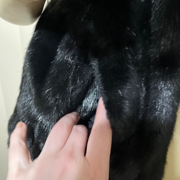 Women Medium NWT Faux Fur & Suede Black Vest- Reversible with pockets on both si - Picture 6 of 7